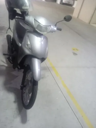 Biz vendo ou troco por carro