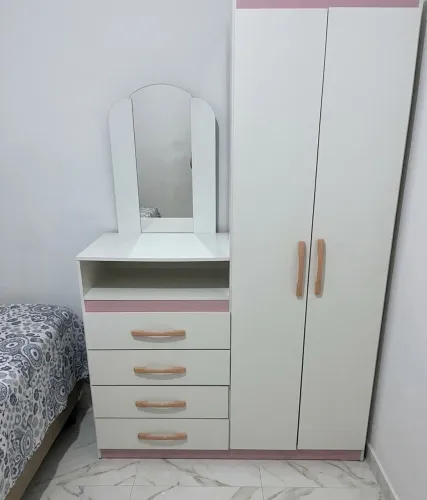 Vendo guarda-roupa ótimo algumas marcas de uso mais ótimo