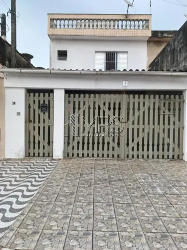 Espaçosa Casa Sobrado 4 Quartos à Venda em Melvi, Praia Grande