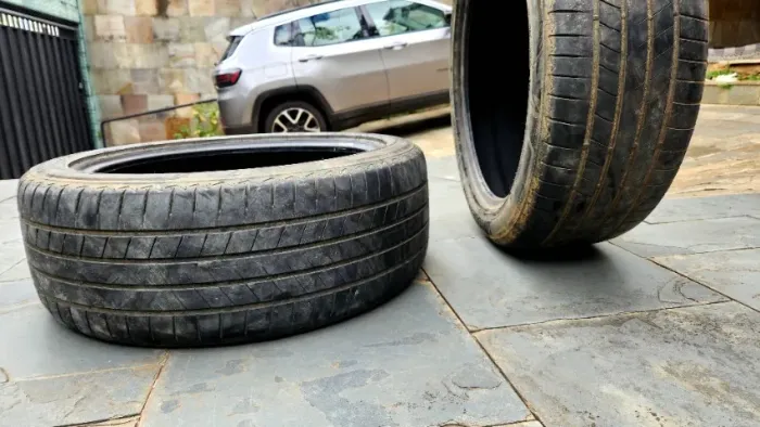 Pneus 235/45R19 - Jeep Compass - Meia vida