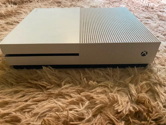 Vende-se Xbox one completo com 2 controles