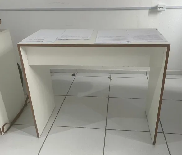 Mesa de escritório branca