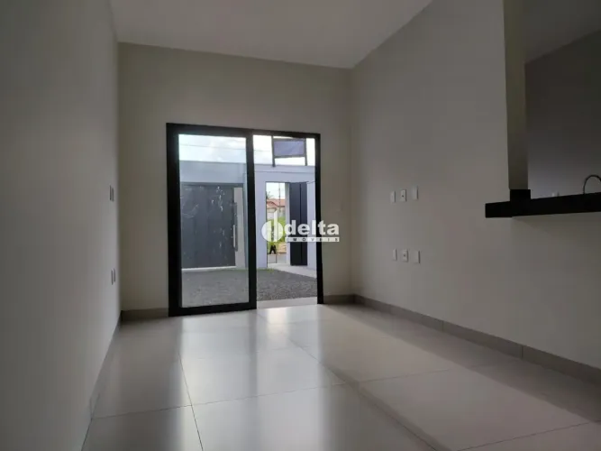 Casa com 2 quartos sendo 1 disponível para venda no bairro Luizote de Freitas em Uberlândi