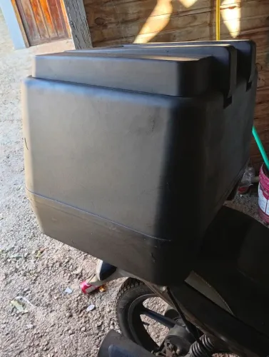 Vendo baú pro tork 40 litros com suporte