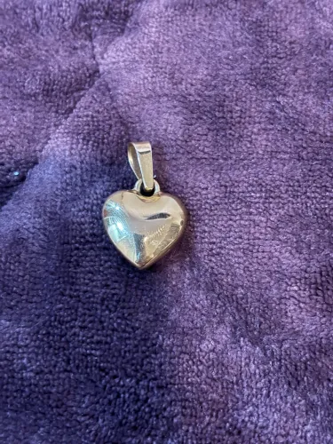 Pingente maciço semi joia banhada da marca Bruna