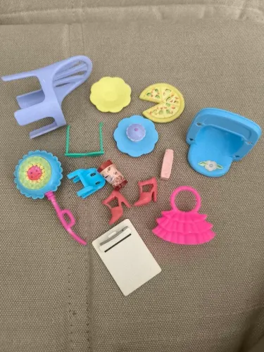 Lote acessórios Barbie Happy Family, outros..