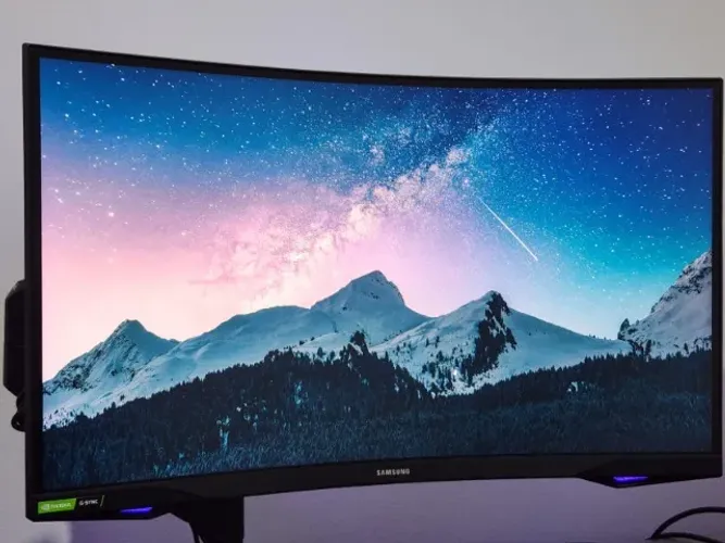 Monitor Gamer Samsung G7 27" 240hz Curvo WQHD (2K)