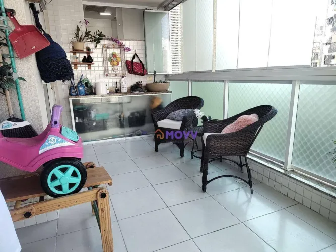 Apartamento com excelente planta, Varanda, sala, 2 quartos suite garagem, montado