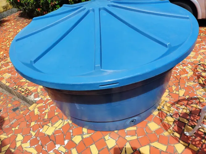 Tampa para caixa dágua Fortlev 1000 Litros, Pvc, azul, perfeito estado.