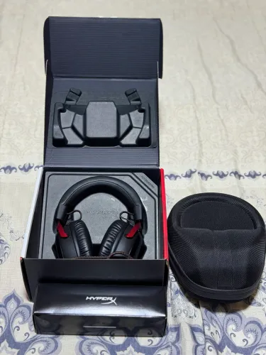 Vendo Headset Hyper X Cloud III com caixa + acessórios + case viagem HyperX