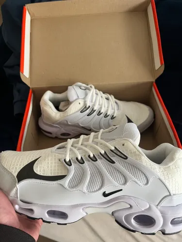 Tenis nike tn tam 42