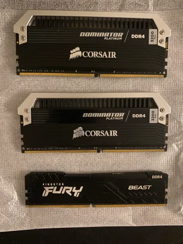Kit memorias RAM DDR4 e DDR5