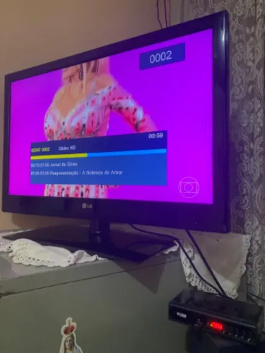 Kit tv 32 LG + conversor. ( perfeito estado sem nenhuma mancha nem nada)
