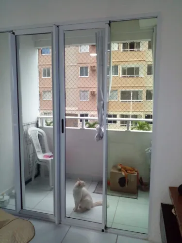 Porta de Correr em Vidro Temperado com Película Preta - R$ 1.150