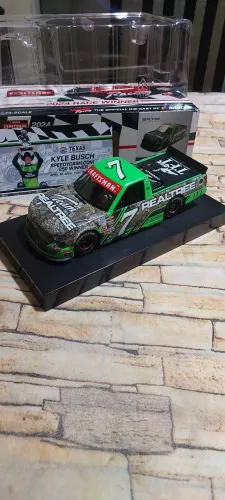 Miniatura Nascar Kyle Busch 