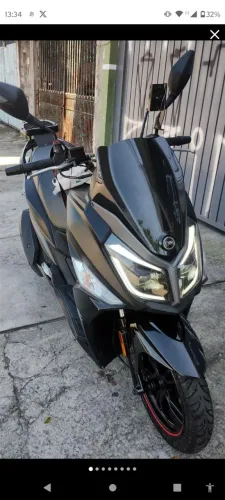 Scooter impecável, único dono, documentação Ok. 