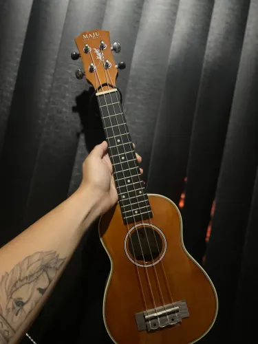 UKULELE SOPRANO MAJU