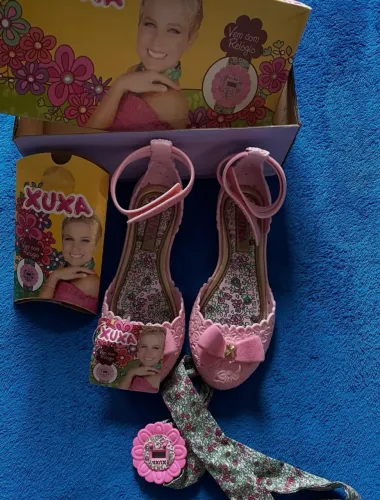 Sandália da xuxa + relógio