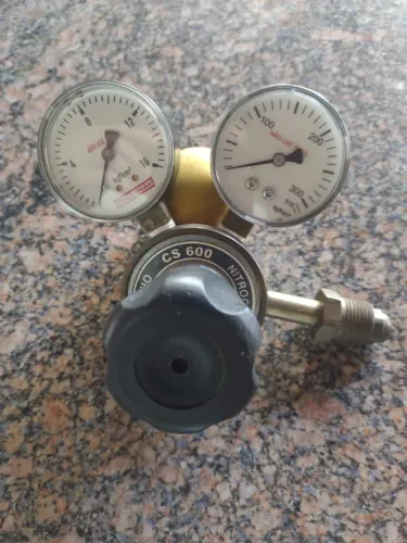Vendo uma válvula reguladora de Nitrogênio CS 600 