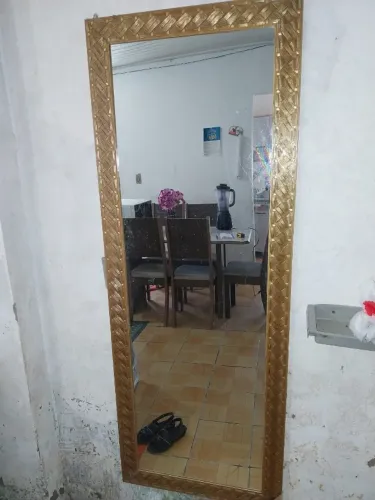 Espelho grande com moldura 1,60 X 0,60m