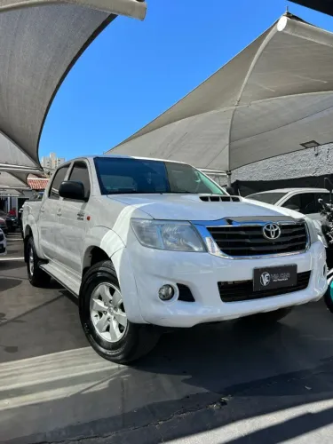 Toyota Hilux CD SR D4-d 4X4 3.0 TDI Dies Aut. 2014