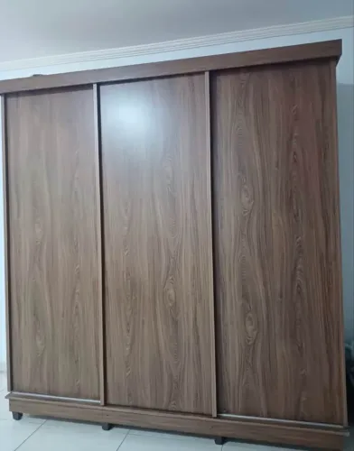 ? Guarda-Roupa Fazzio 2,20 m | 100% MDF | Cor Amêndoa