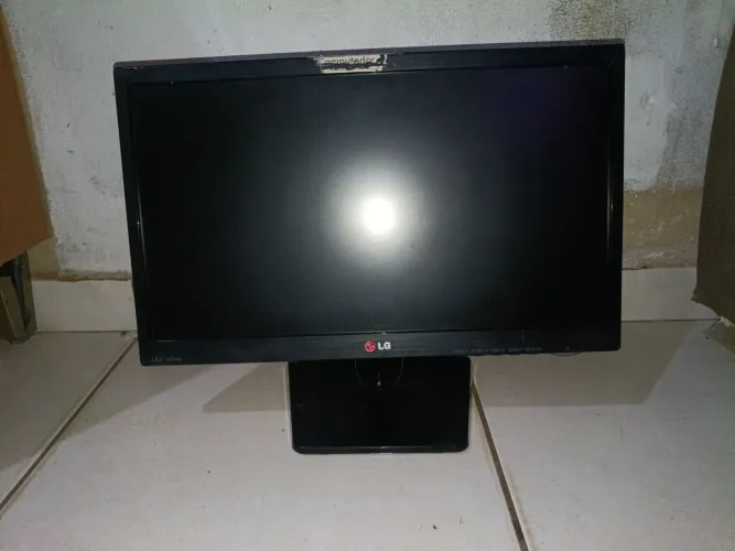 MONITOR LG FUNCIONANDO ELE TEM 20 POLEGADAS SEM A FONTE 