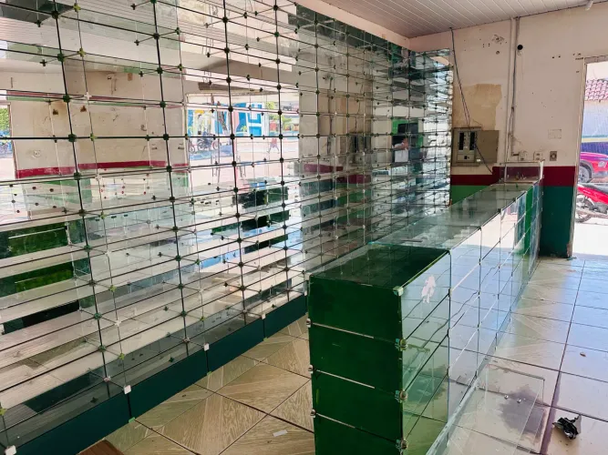 DROGARIA DE VIDRO PRATELEIRA GÔNDOLAS COMPLETA