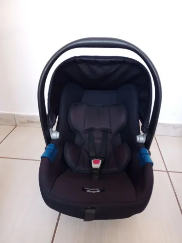 Bebê conforto Touring X Burigotto