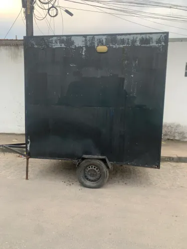 Vendo Trailer Food Truck em perfeito estado para comercialização de lanches.