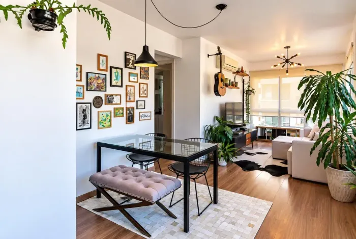 Lindo apartamento mobiliado e equipado. 2 quartos (suíte) churrasqueira e 2 vagas. Ótima l