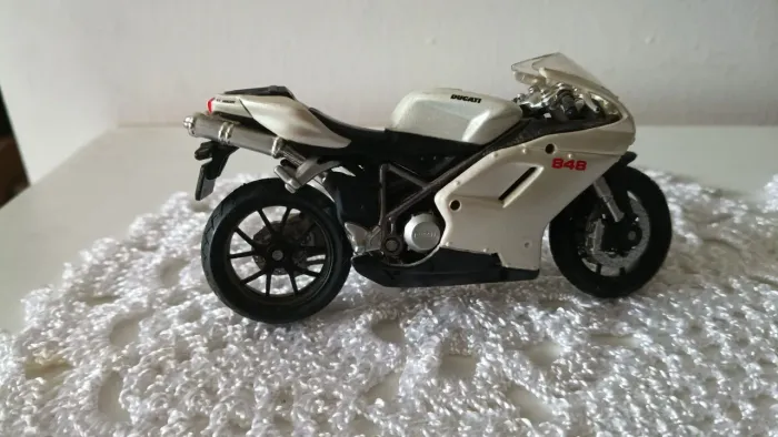 Miniatura de moto Ducati 848