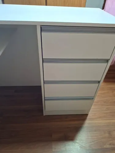 Mesa em L com 4 gaveta para manicure