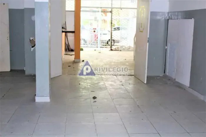 Prédio comercial no Humaitá composto de 3 andares !!!