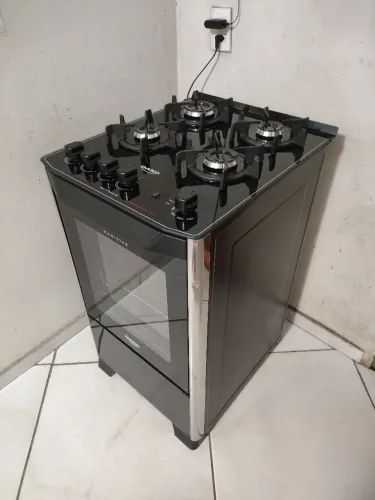 Fogão Dako mesa de vidro praticamente novo funcionando tudo perfeitamente 