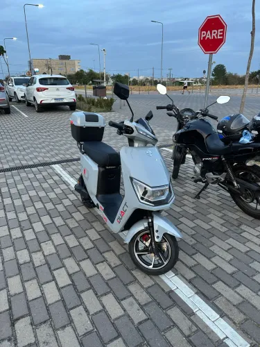 Moto elétrica, pouco usada, 500km aproximadamente