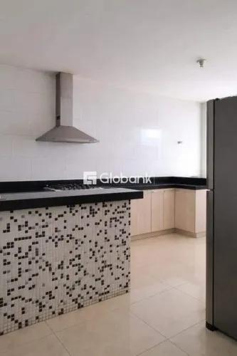 Casa à venda em Monte Carmelo 200m2, ponto comercial e 3 quartos sendo 1 suíte.
