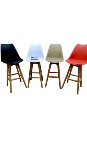 Banqueta alta Eames nova
