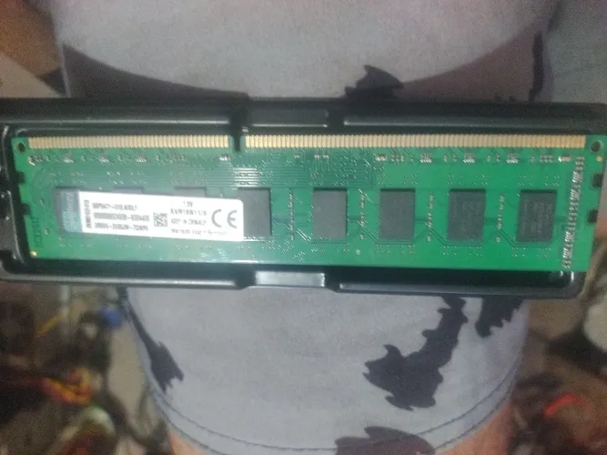Memória DDR 3 frequência 1600 8 gigas boa funcionando perfeitamente testada