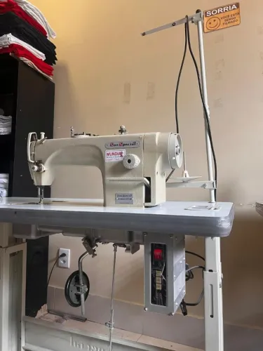 MÁQUINA DE COSTURA 