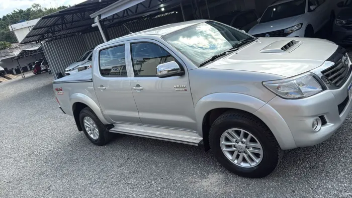 Toyota Hilux CD SRV D4-d 4X4 3.0 TDI Diesel AUT 2013