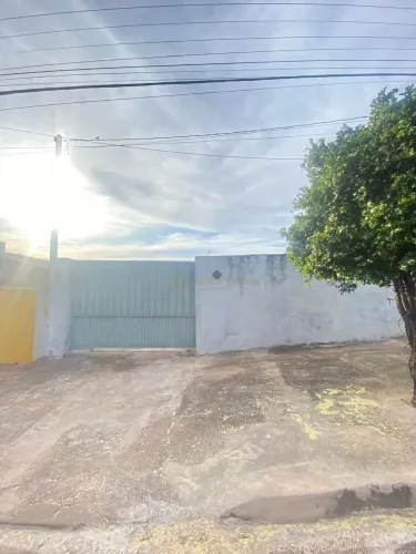Casa à Venda no Jd. Bandeirantes