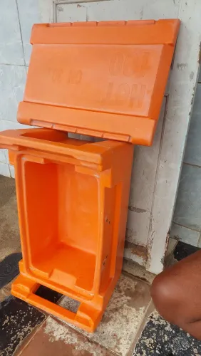 Porta bebidas e gelo de plástico também 60 cm por 40 cm