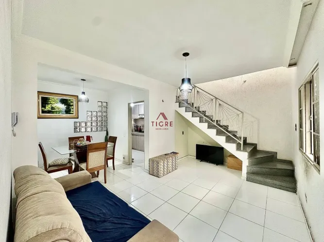 Casa com 3 Quartos à Venda, 67m²