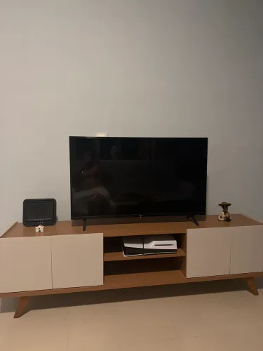 hack para tv com 4 portas e compartimentos - novissimo estado 5 meses de uso