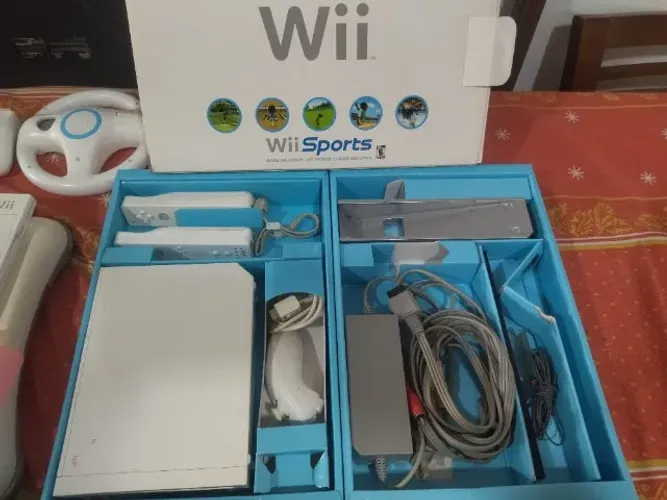 Nintendo WII completo e com vários acessórios bem conservado