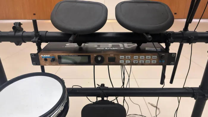 Módulo de Bateria Eletrônica Alesis DM5 - 12 Entradas (Clássico Vintage) *opção de kit