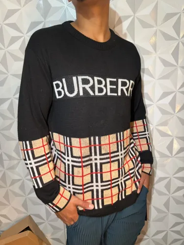 suéter burberry tricô xadrez preto gg