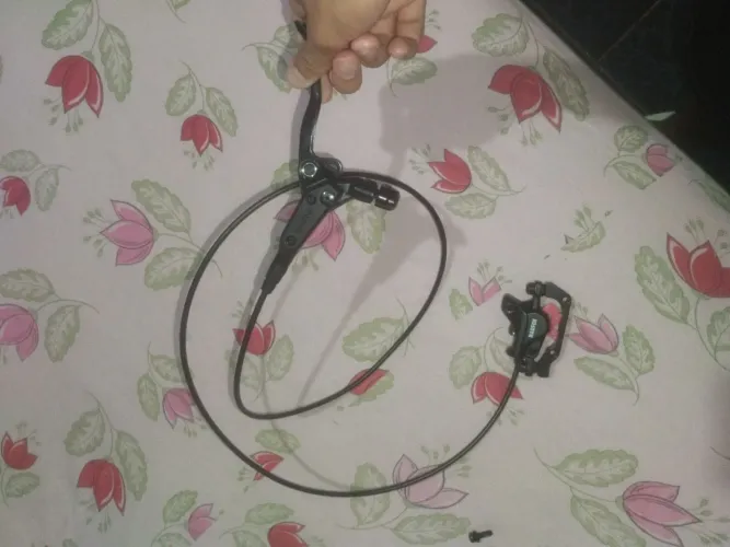 Vendo freio traseiro hidráulico "RADFOX" para disco 160mm ja vem com sangria 