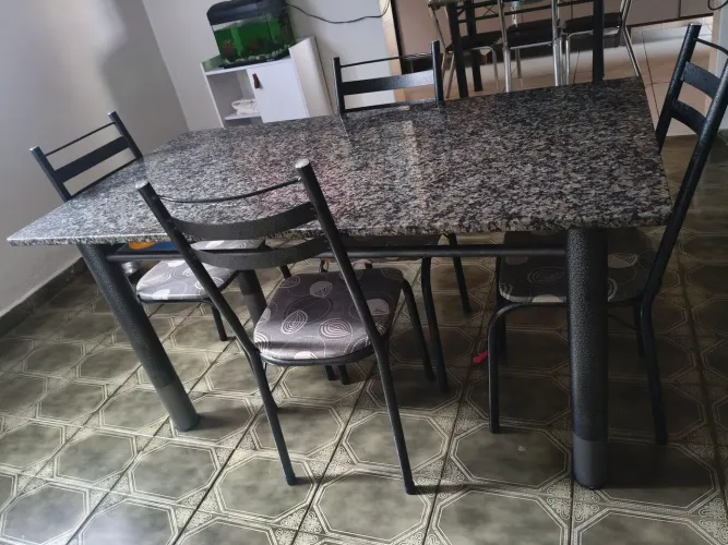 Mesa de granito 1.80 de comp. Com 4 cadeiras